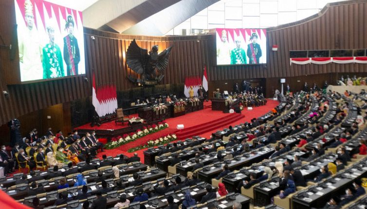 Indonesia, una legge vieta convivenza e sesso fuori dal matrimonio