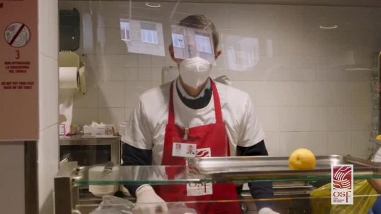 Calcio, Paolo Maldini volontario alla mensa dell'opera San Francesco