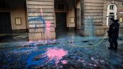 Milano, vernice contro il teatro alla Scala in giorno della prima: 5 attivisti bloccati