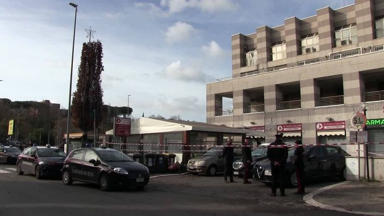 Roma, sparatoria durante riunione di condominio: tre morti