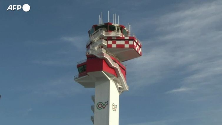 Viaggi in aereo nel 2021 +35%, ma la ripresa e' lontana
