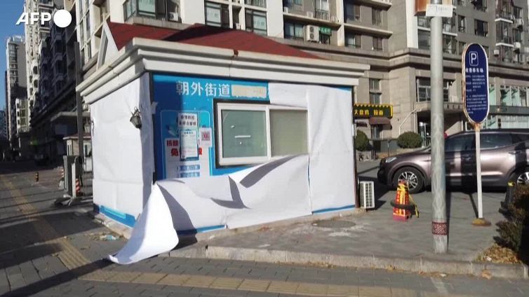 Cina, allentate misure anti Covid: chiuse postazioni per i test a Pechino