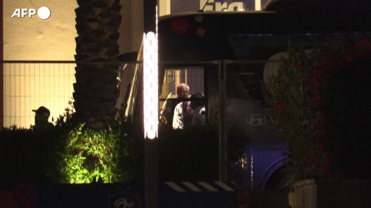 Qatar 2022, semifinale Francia-Marocco: il bus dei "Bleus" parte per lo stadio