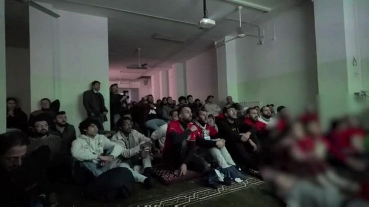 Qatar 2022, a Torino la comunità marocchina assiste alla semifinale dei Mondiali