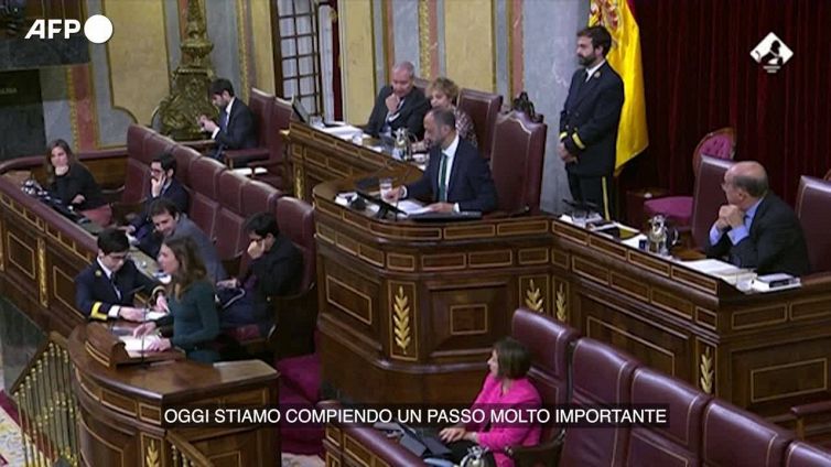 Spagna, ok dal Congresso a congedi per mestruazioni invalidanti