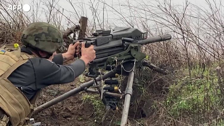 Ucraina, le immagini da una trincea di soldati di Kiev