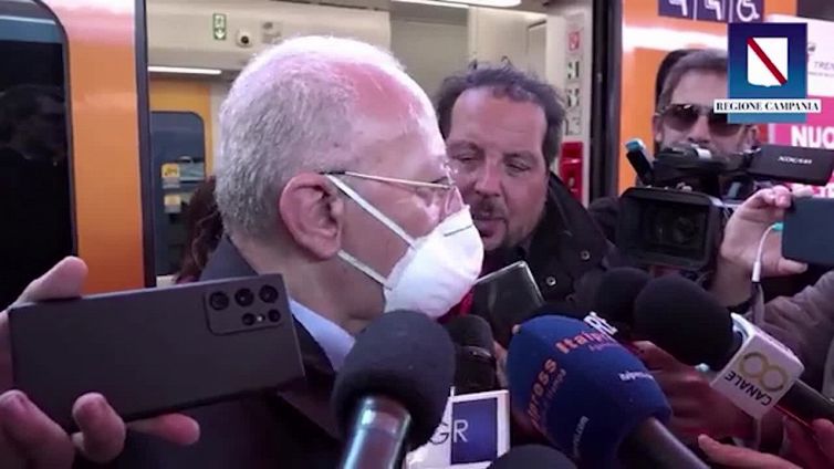 Pd, De Luca: "Per 15 anni nelle mani di miserabili, anime morte"