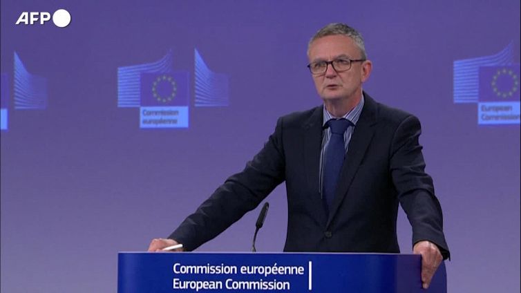 Bufera su Avramopoulos, e lui grida al 'complotto'