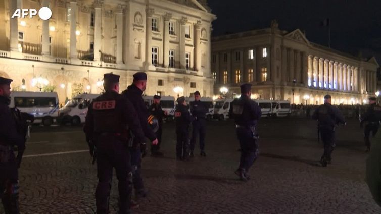 Qatar 2022, nazionale francese accolta dalla folla a Parigi dopo la sconfitta in finale