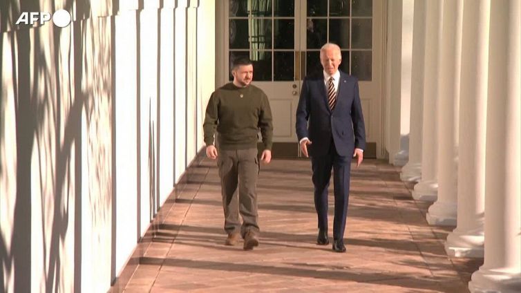 Zelensky in Usa: "Investite in democrazia". L'ira di Mosca