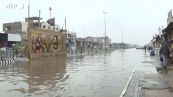 Ondata di maltempo in Iraq, piogge torrenziali a Baghdad: strade allagate