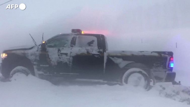 Maltempo in Usa, una bufera di neve si abbatte su New York: veicoli bloccati