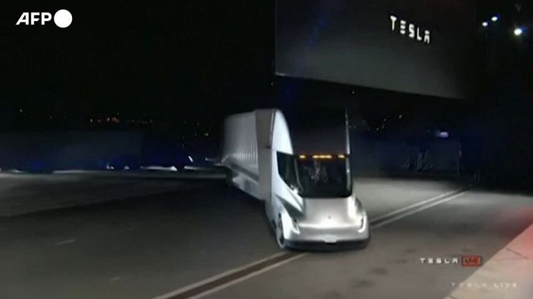 Musk assicura: "non vendero' azioni Tesla per due anni"