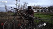 Ucraina, l'inverno in un villaggio del sud colpito dai bombardamenti