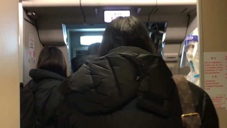 Cina travolta dal Covid, Xi: "Proteggere le vite"
