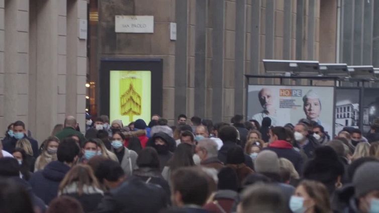 Le bollette intaccano i risparmi, e' boom di prelievi