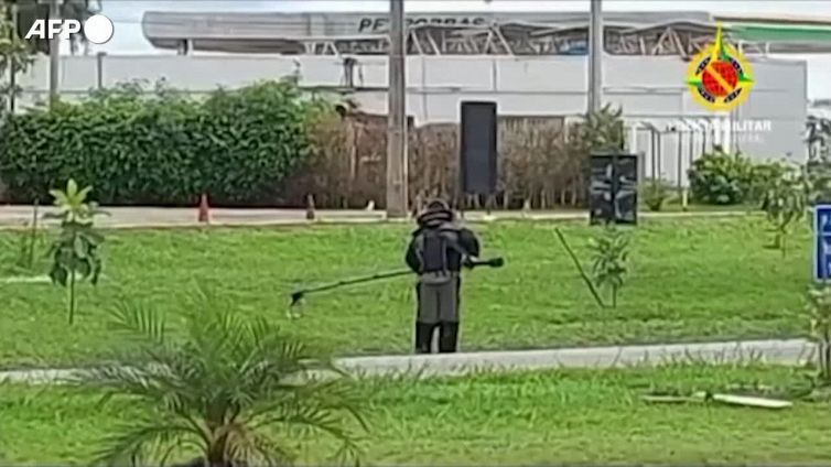 Brasile, polizia rimuove una presunta bomba prima dell'insediamento di Lula