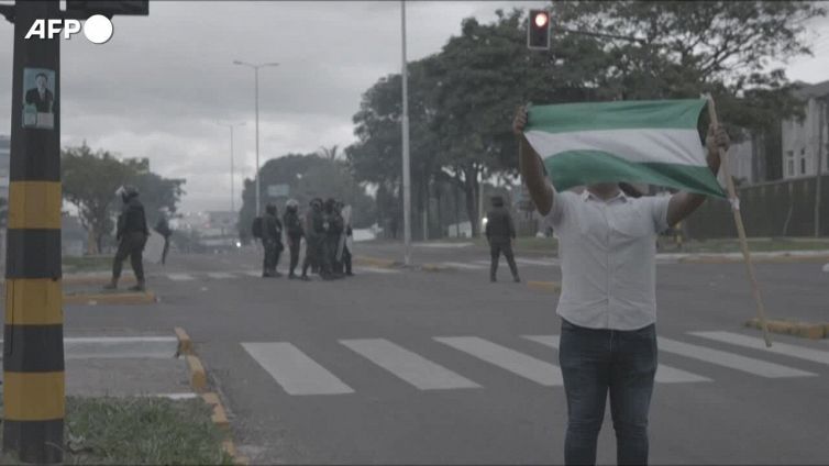 Bolivia, arrestato il leader oppositore Camacho: disordini a Santa Cruz