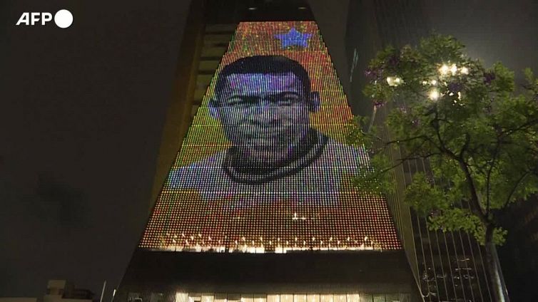 Pele', a San Paolo le immagini del campione sulle facciate dei palazzi