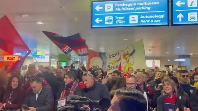 Cagliari, l'arrivo all'aeroporto del nuovo allenatore Ranieri