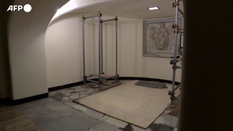 Ratzinger, l'allestimento della tomba di Benedetto XVI nelle Grotte Vaticane