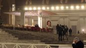 Dall'alba al freddo,migliaia i fedeli in fila per l'ultimo saluto a Ratzinger