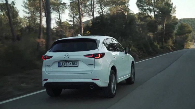 Mazda CX-5: la SUV giapponese diventa più raffinata. La prova su strada