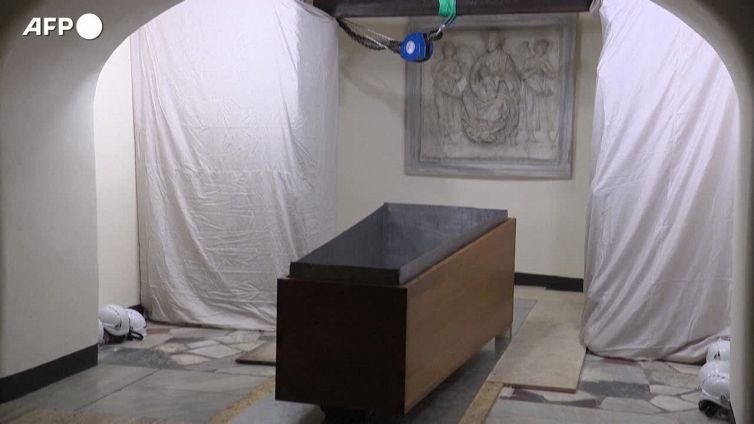 Ratzinger, la sepoltura nelle Grotte Vaticane