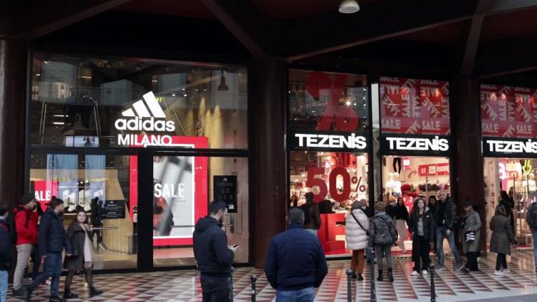 Al via i saldi. Aria di ottimismo, il 65% fara' acquisti