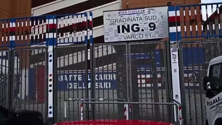 "Ciao Luca" e un mazzo di fiori: l'omaggio di un tifoso della Sampdoria a Vialli