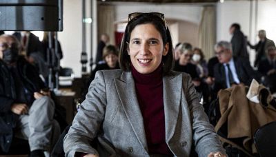 Chi è Elly Schlein: vita e carriera politica della segretaria del PD