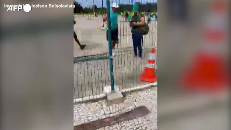 Brasile, lacrimogeni contro i supporter di Bolsonaro