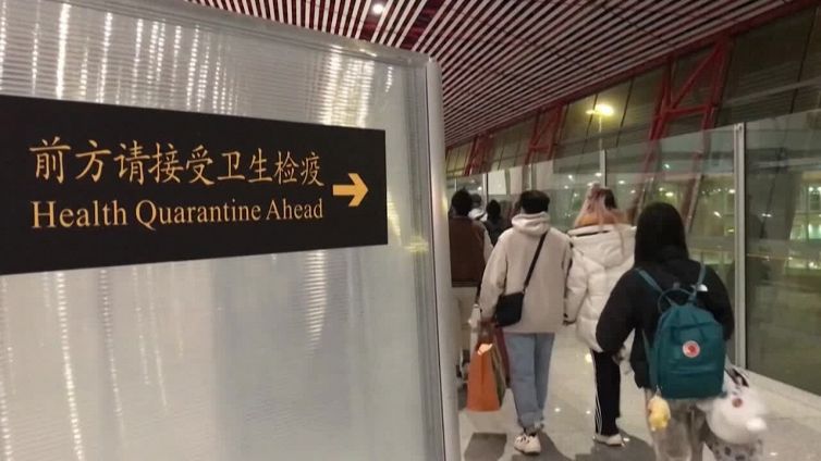 Covid, la Cina abolisce la quarantena per gli stranieri