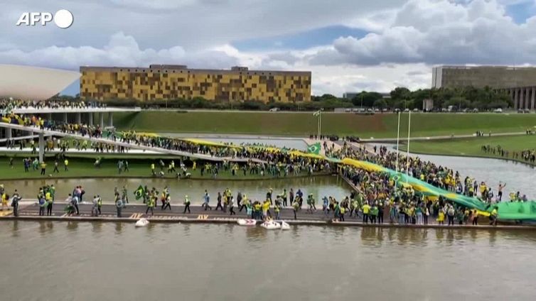 Bolsonaro si smarca dalla protesta, ma adesso rischia il carcere