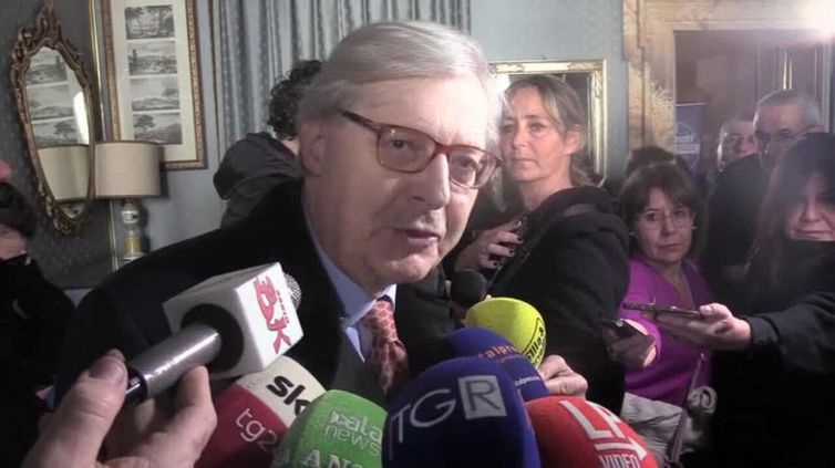 San Siro, Sgarbi: "Abbatterlo è insensato. Salvini si occupi del ponte di Messina"