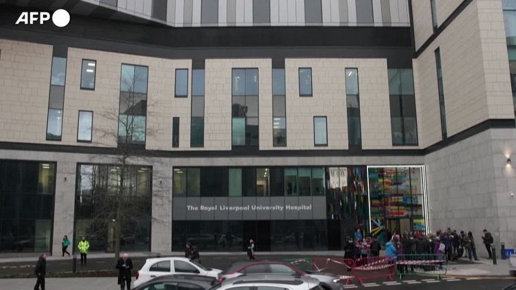 Gran Bretagna, William e Kate inaugurano ospedale a Liverpool
