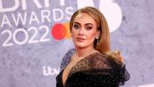 Adele zoppicante sul palco: di cosa soffre la cantante