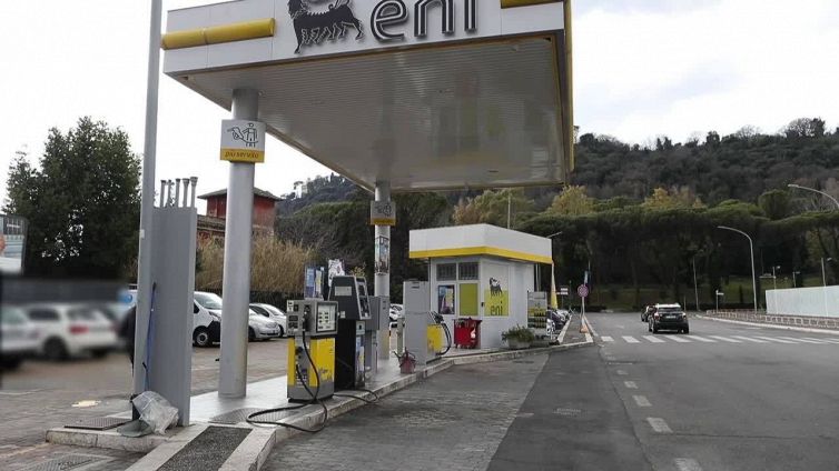 Benzina, prezzi sui cartelloni o sanzioni. I gestori: "E' inutile"