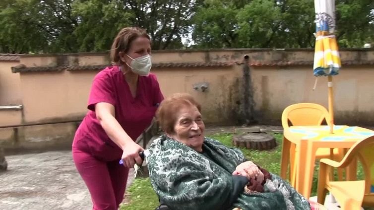Un milione di anziani soli in ospedale per 7 giorni in piu'