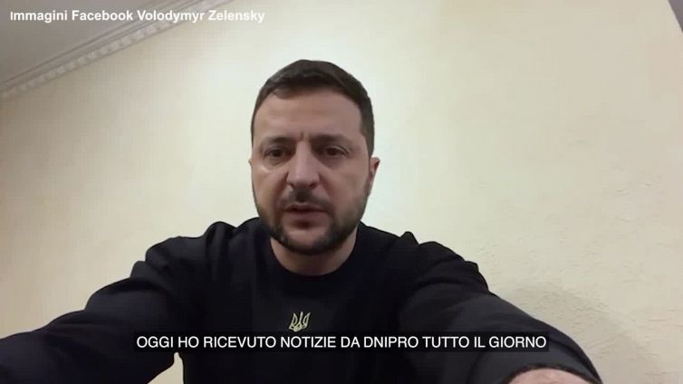 Zelensky: "Su Dnipro silenzio codardo del popolo russo"