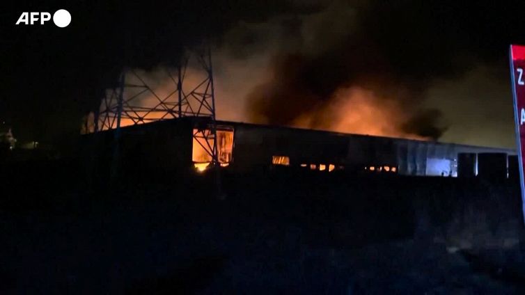 Francia, scoppia un incendio in un impianto di batterie al litio