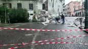 Tempesta di vento a Napoli, crollano un albero e un'impalcatura