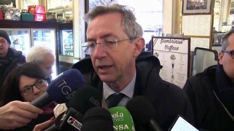 Napoli, esposto calco piede sinistro di Maradona al Gambrinus. Manfredi: "Attirerà tanti turisti"