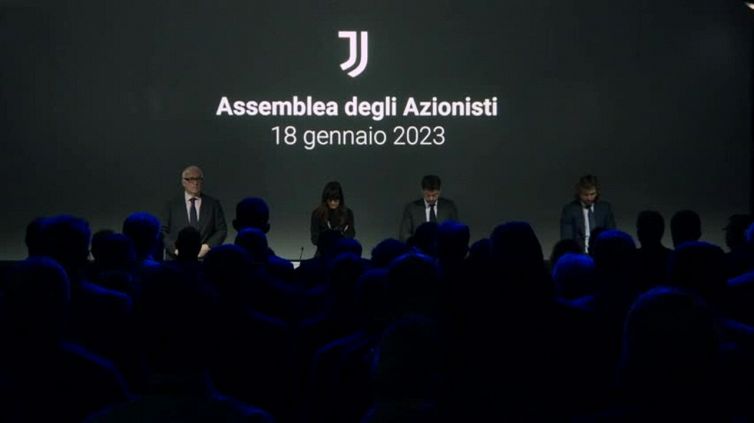 Juve, Agnelli chiede un minuto di silenzio per Vialli e Castano all'assemblea azionisti