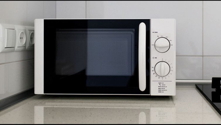 Non solo per cucinare: i modi geniali per usare il microonde