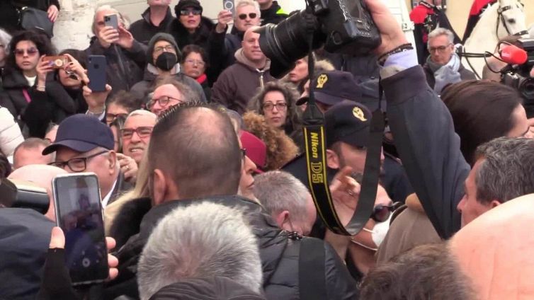 Lollobrigida, l'ex marito Rigau contestato al funerale