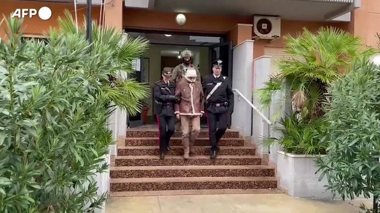 Messina Denaro, nei rioni di Campobello a caccia dei covi