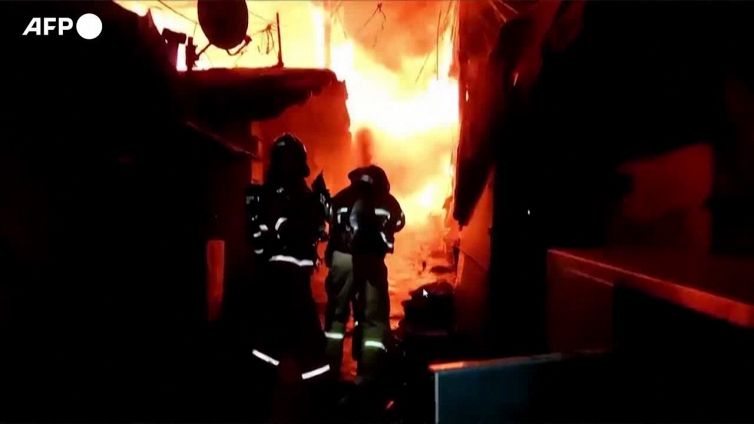 Corea del Sud, incendio in una baraccopoli a sud di Seul: 500 evacuati