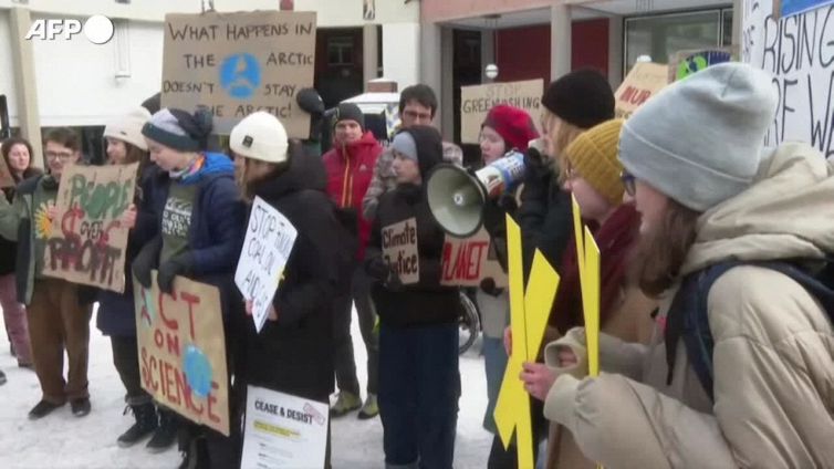 Davos, Greta Thunberg partecipa a una protesta di "Fridays for Future"
