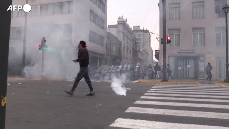 Peru', decine di feriti durante le proteste antigovernative